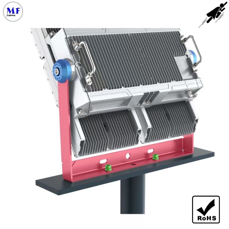 450W 5 Years Warranty LED Stadium Flood Light 3 Modules Design Beam Angle 15° /45° Optional IK10 IP66 For Sports Field